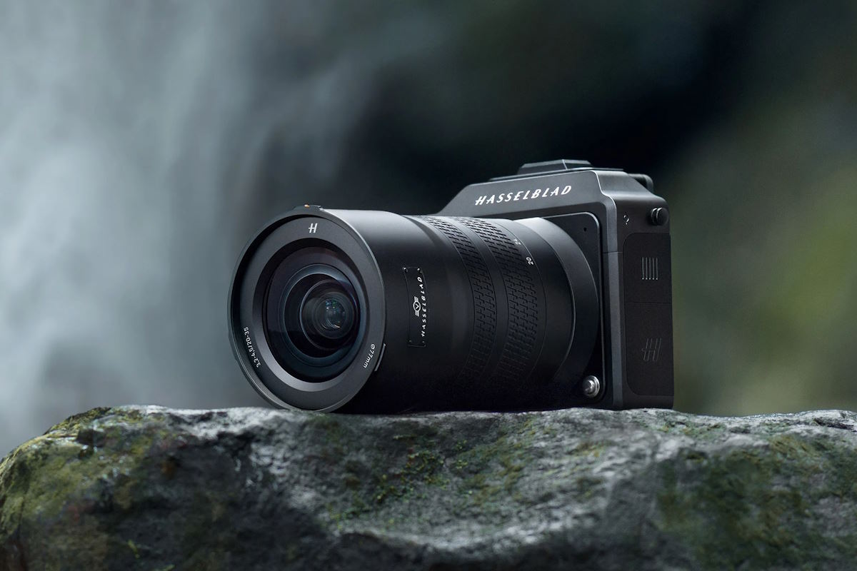 Weiteres-Bild-der-Hasselblad-X2D-II-mit-neuem-35-100mm-Objektiv-geleakt