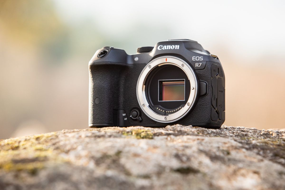 Canon EOS R7 Mark II Präsentation 2024 mit Stacked Sensor?